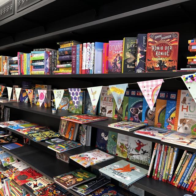 Gemeinsam Bücher entdeckem beim Bücherklub im Literaturhaus Mattersburg