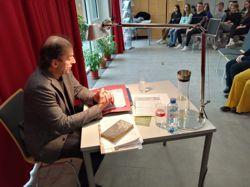 Georg Kusztrich liest aus "Cella" von F. Werfel in der HAK Mattersburg