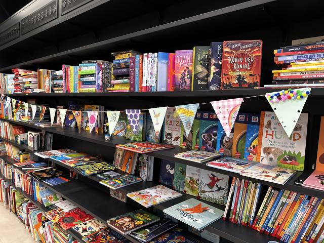 Gemeinsam Bücher entdeckem beim Bücherklub im Literaturhaus Mattersburg